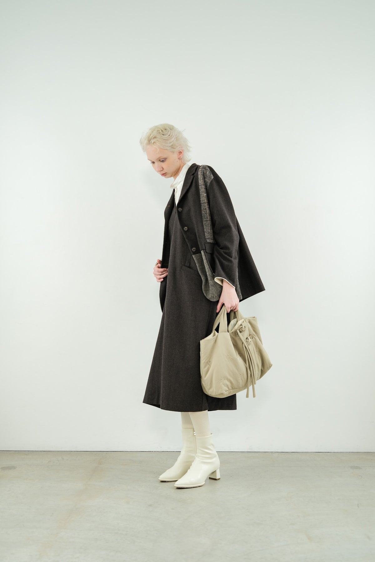 Tube Knot Embroidered Bag