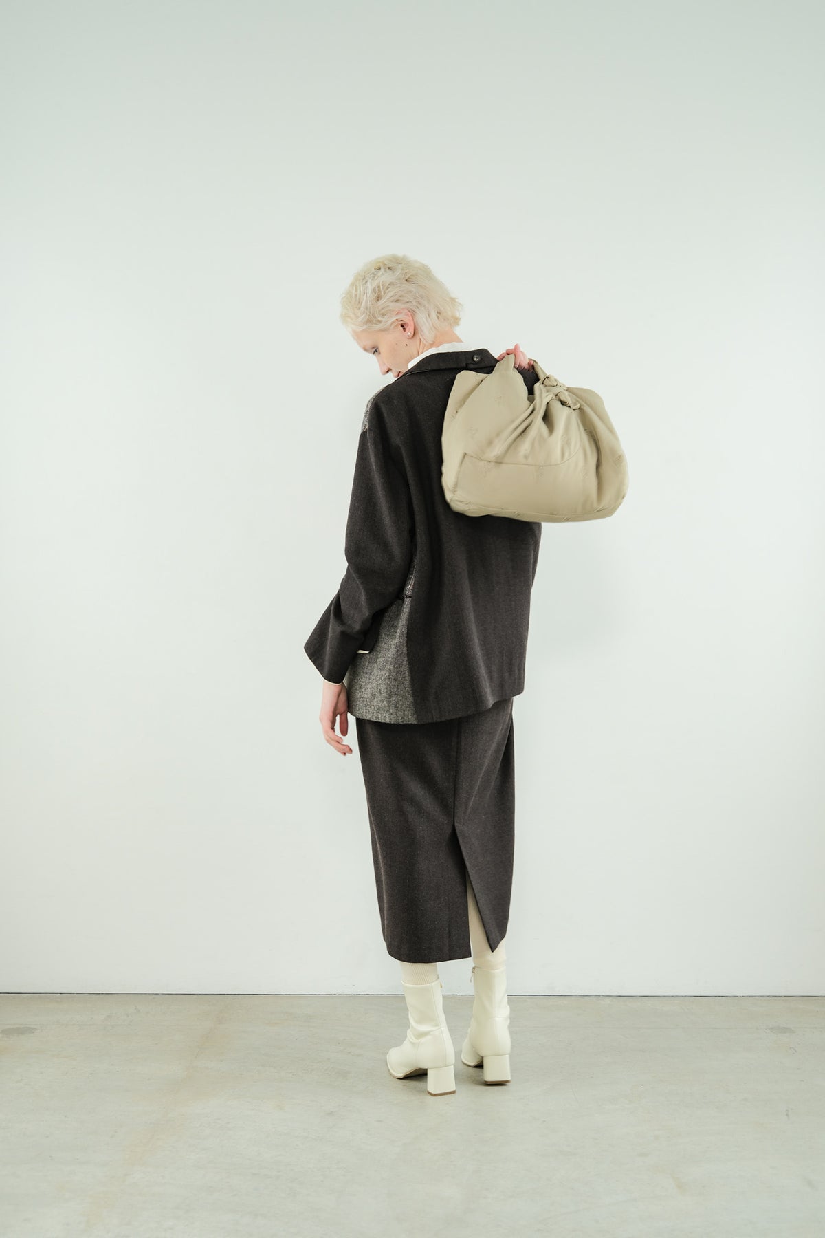 Tube Knot Embroidered Bag