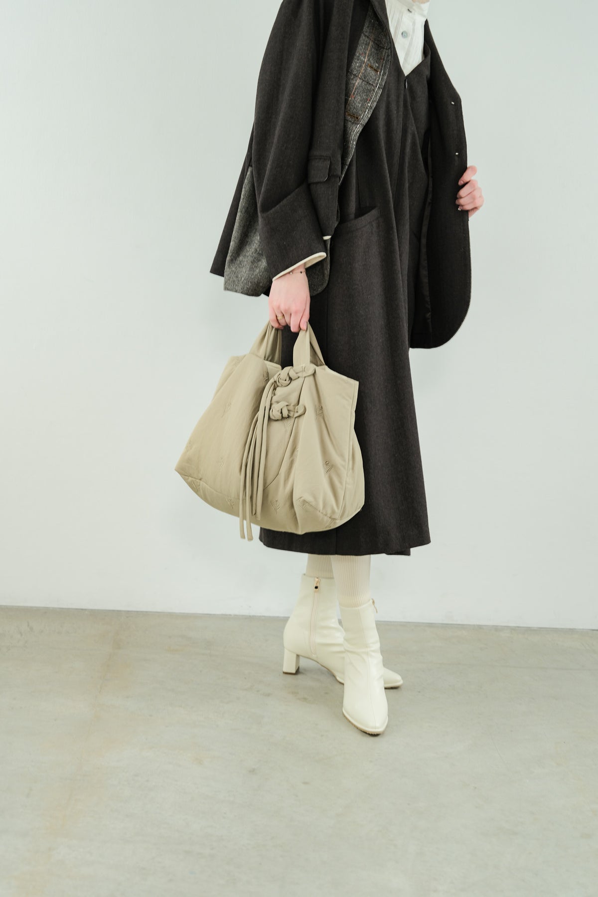 Tube Knot Embroidered Bag