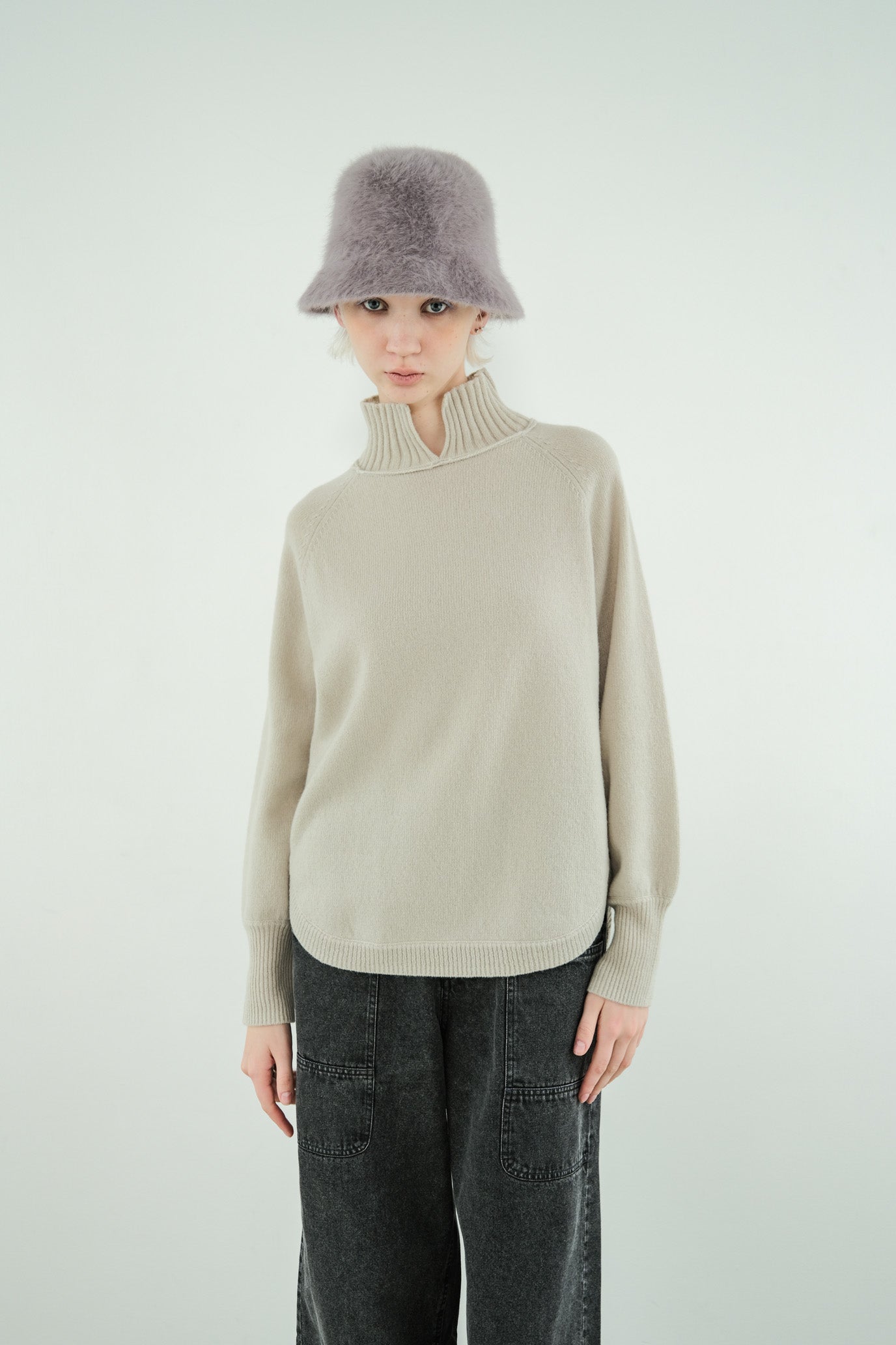 100% Wool Round Hem Pullover