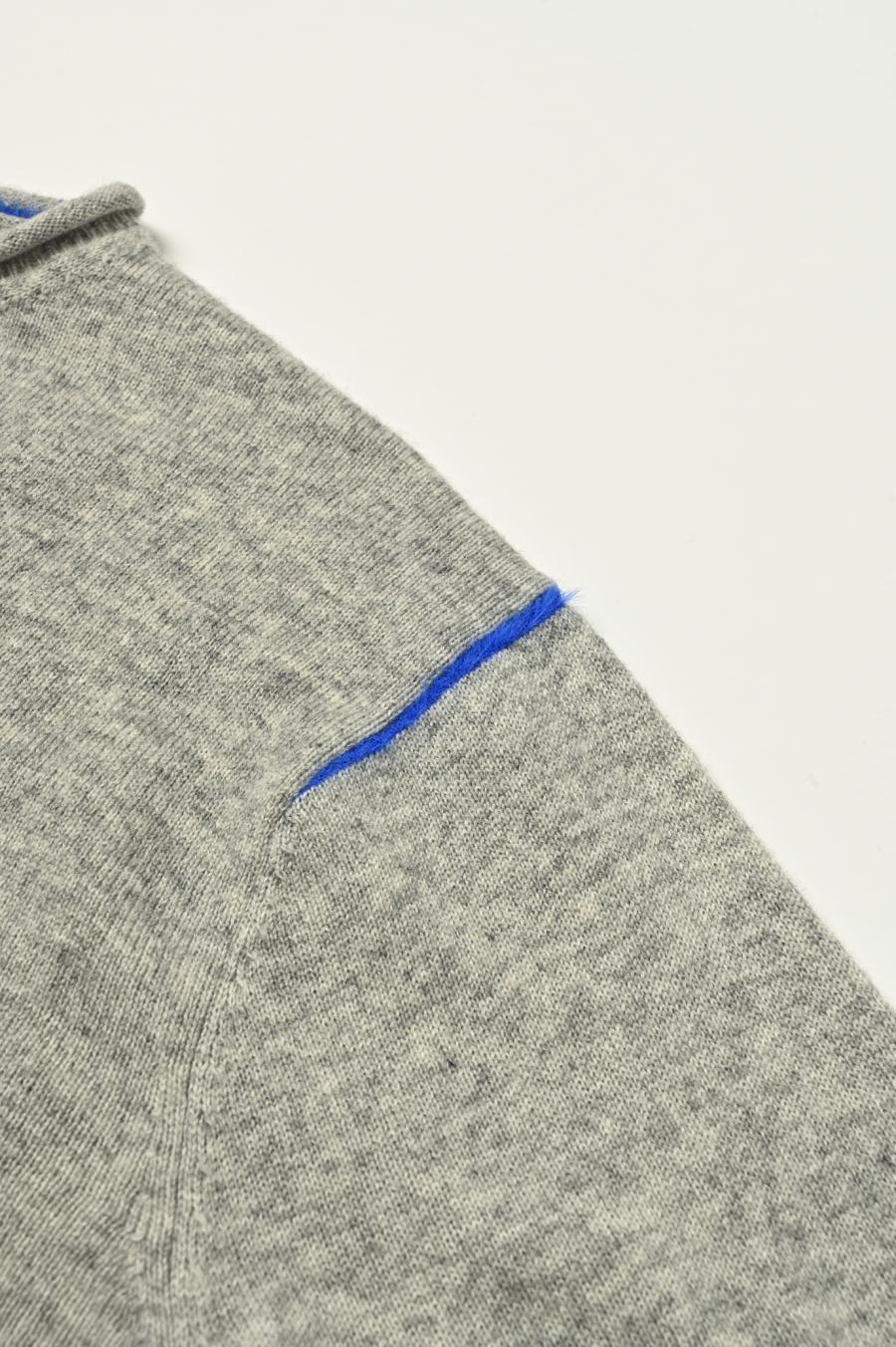 Round Slit Logo Pullover
