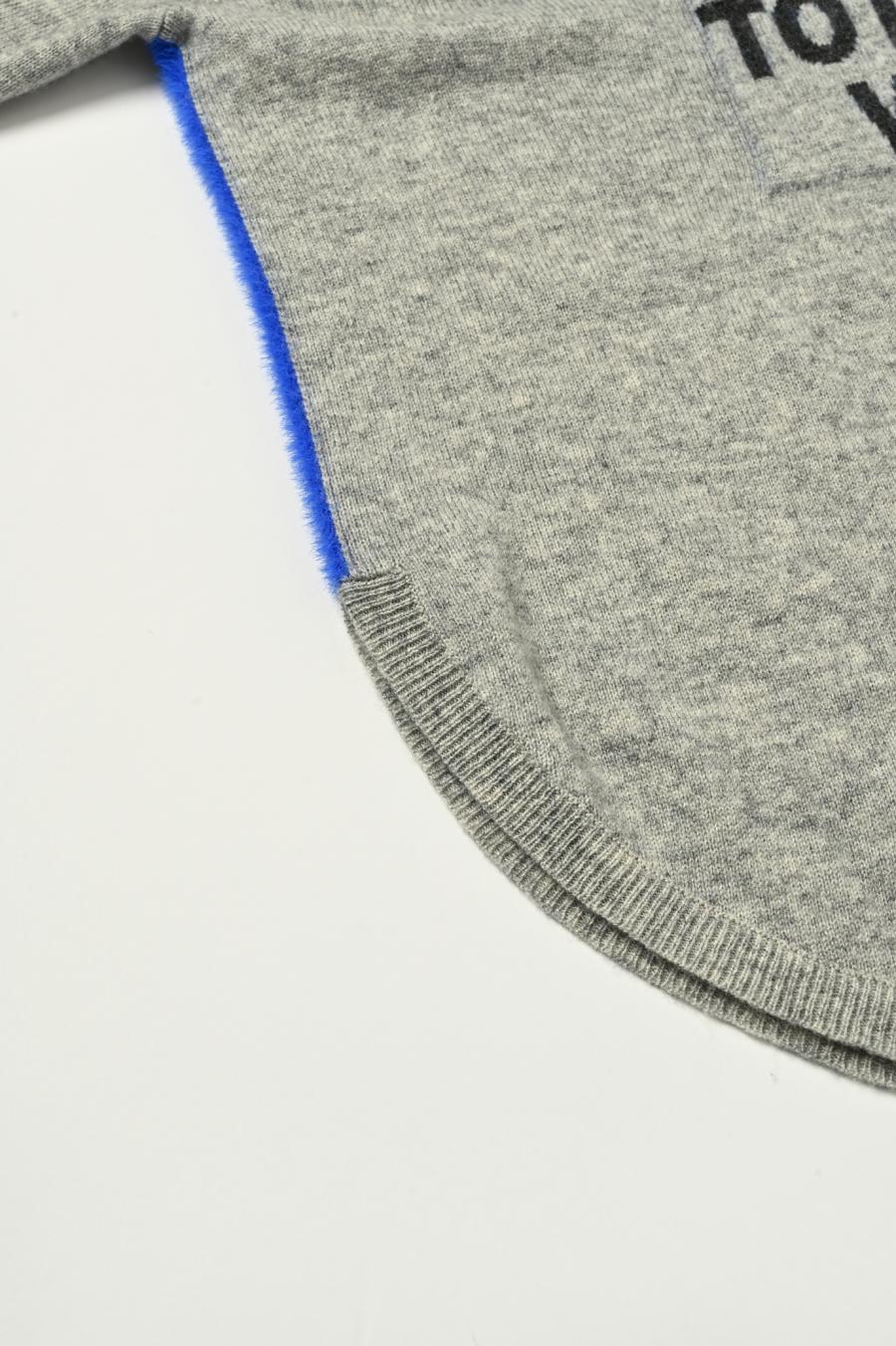Round Slit Logo Pullover