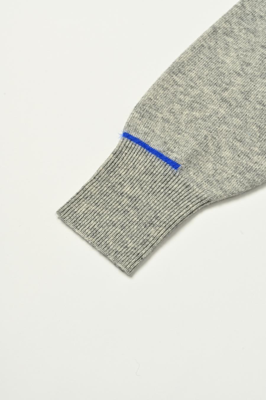 Round Slit Logo Pullover