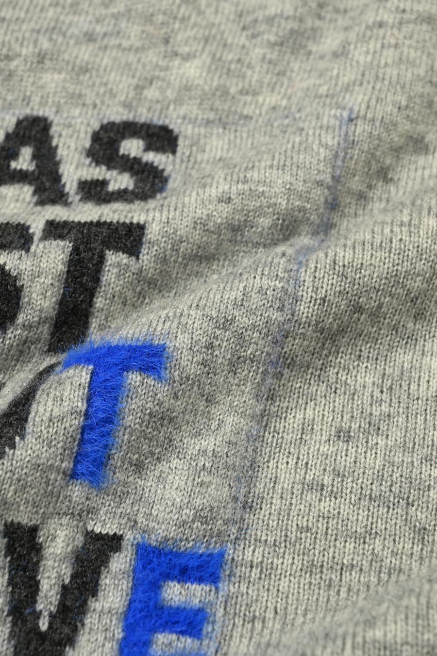 Round Slit Logo Pullover