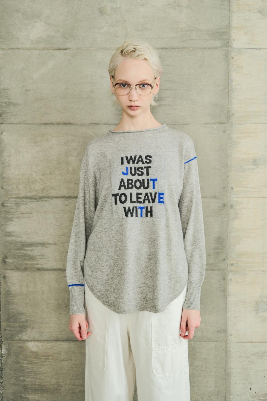 Round Slit Logo Pullover