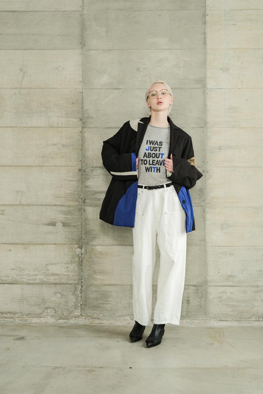 Round Slit Logo Pullover