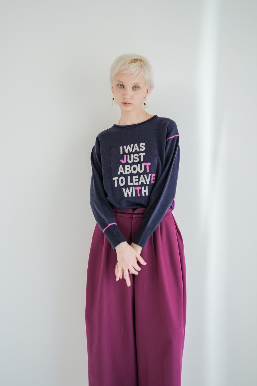 Round Slit Logo Pullover