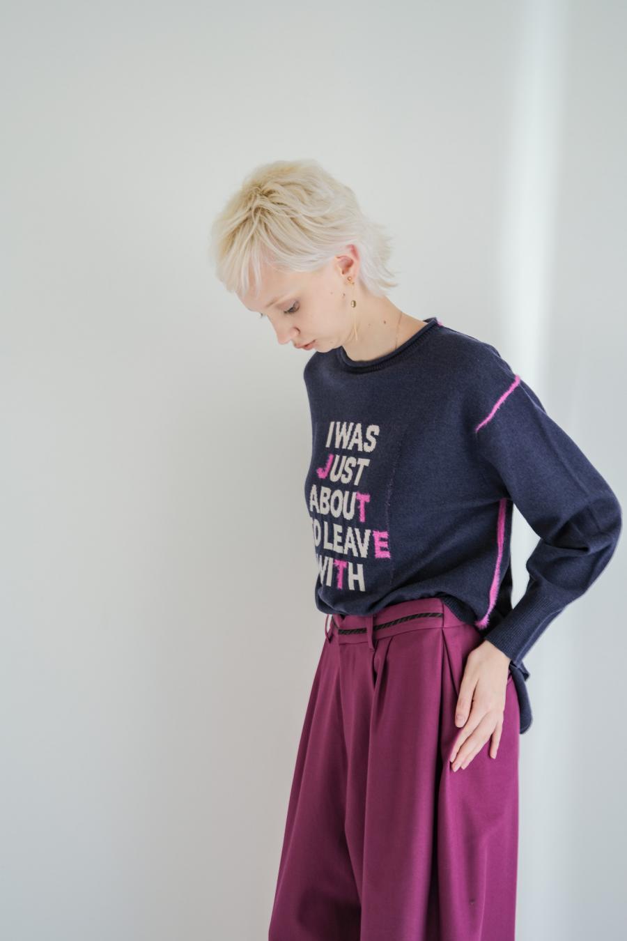Round Slit Logo Pullover