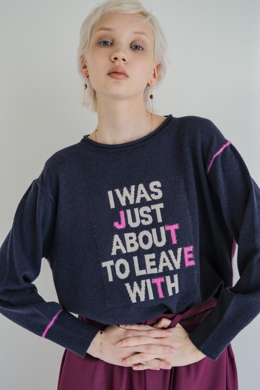 Round Slit Logo Pullover