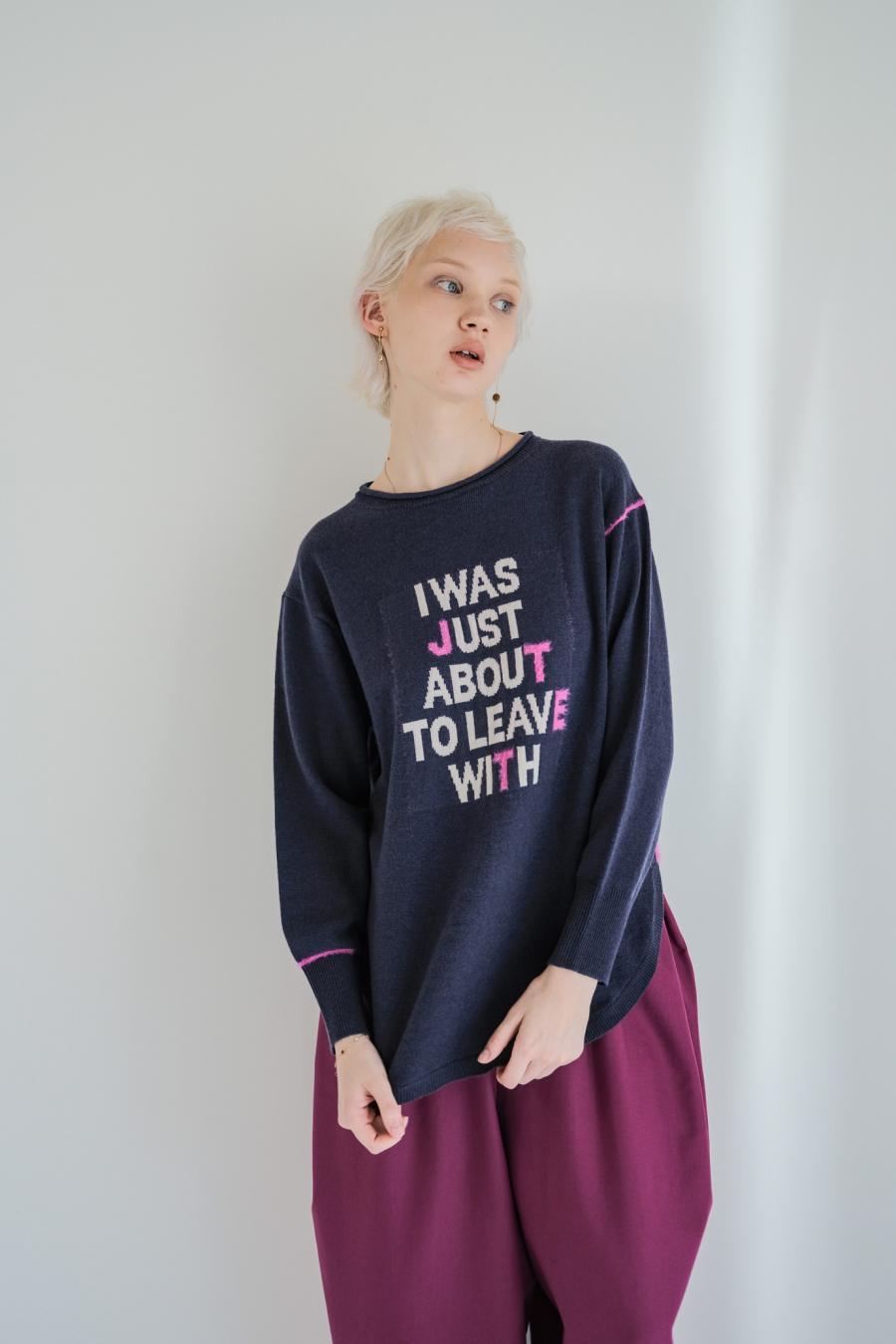 Round Slit Logo Pullover