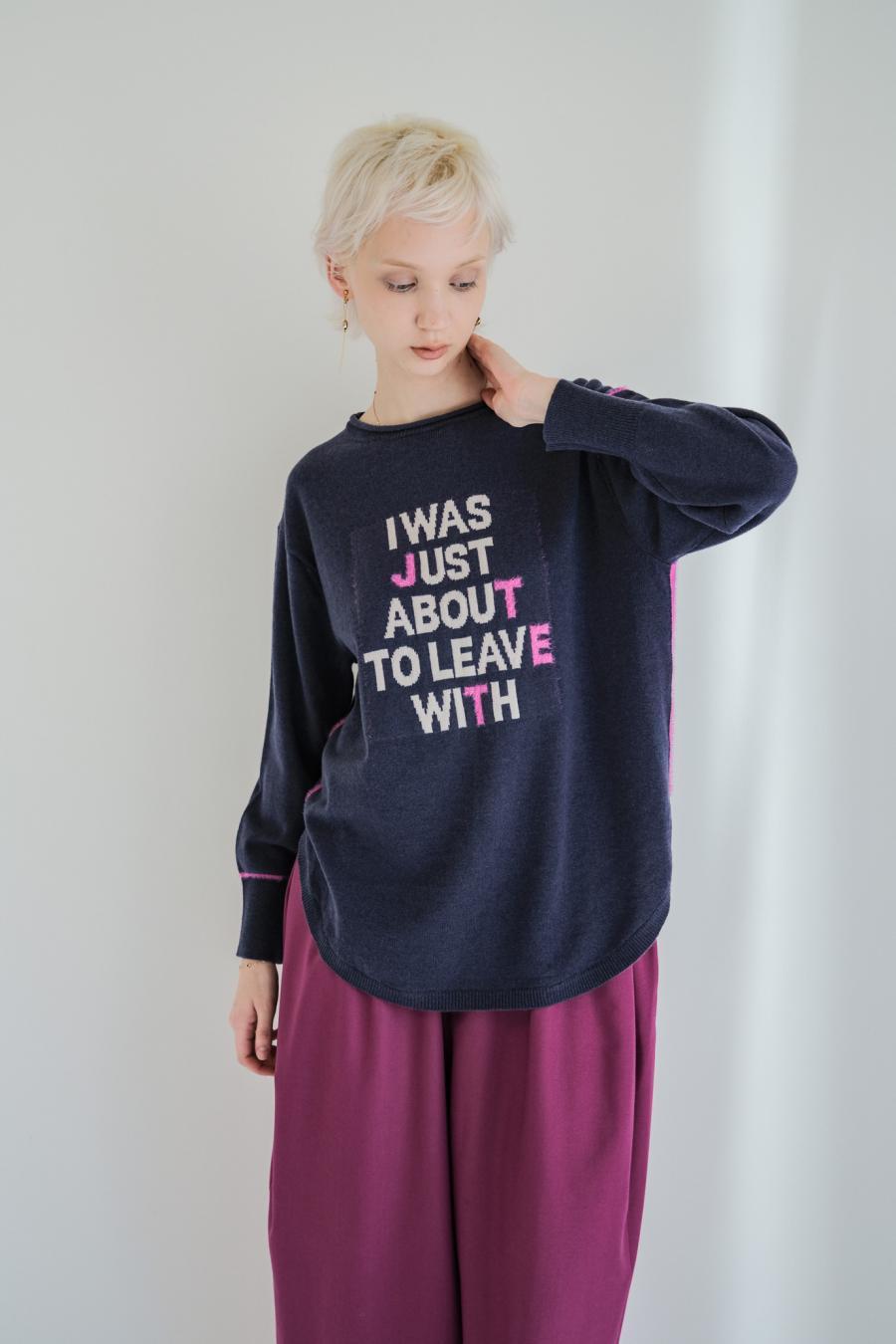 Round Slit Logo Pullover