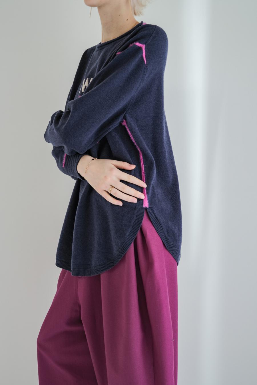 Round Slit Logo Pullover