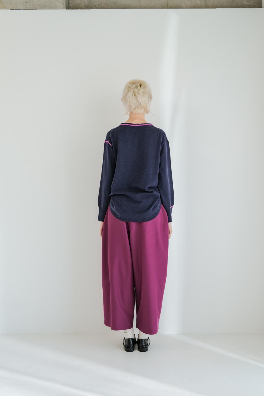 Round Slit Logo Pullover