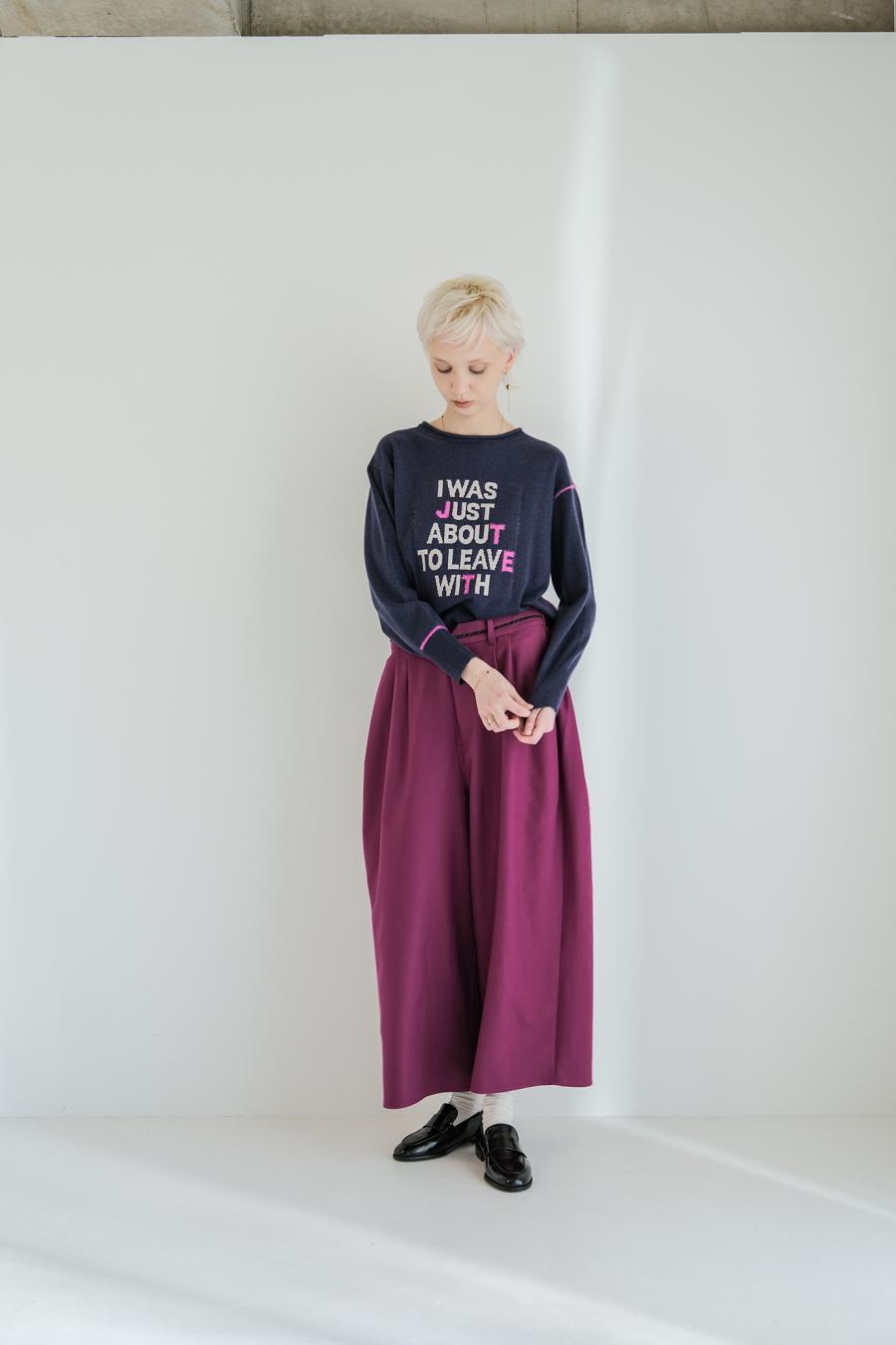 Round Slit Logo Pullover