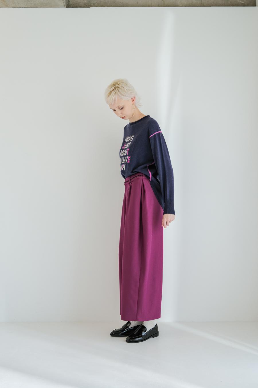 Round Slit Logo Pullover