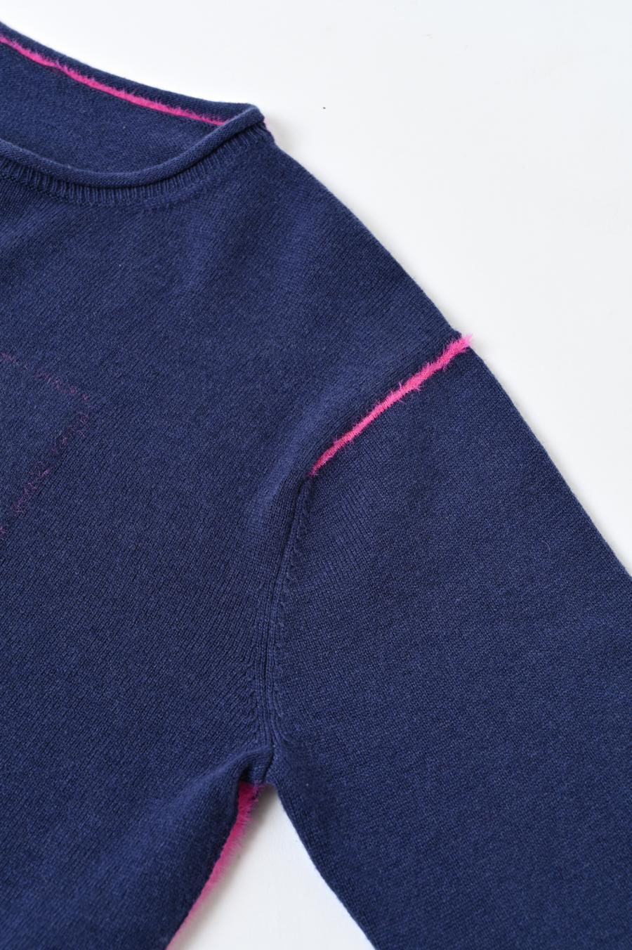 Round Slit Logo Pullover