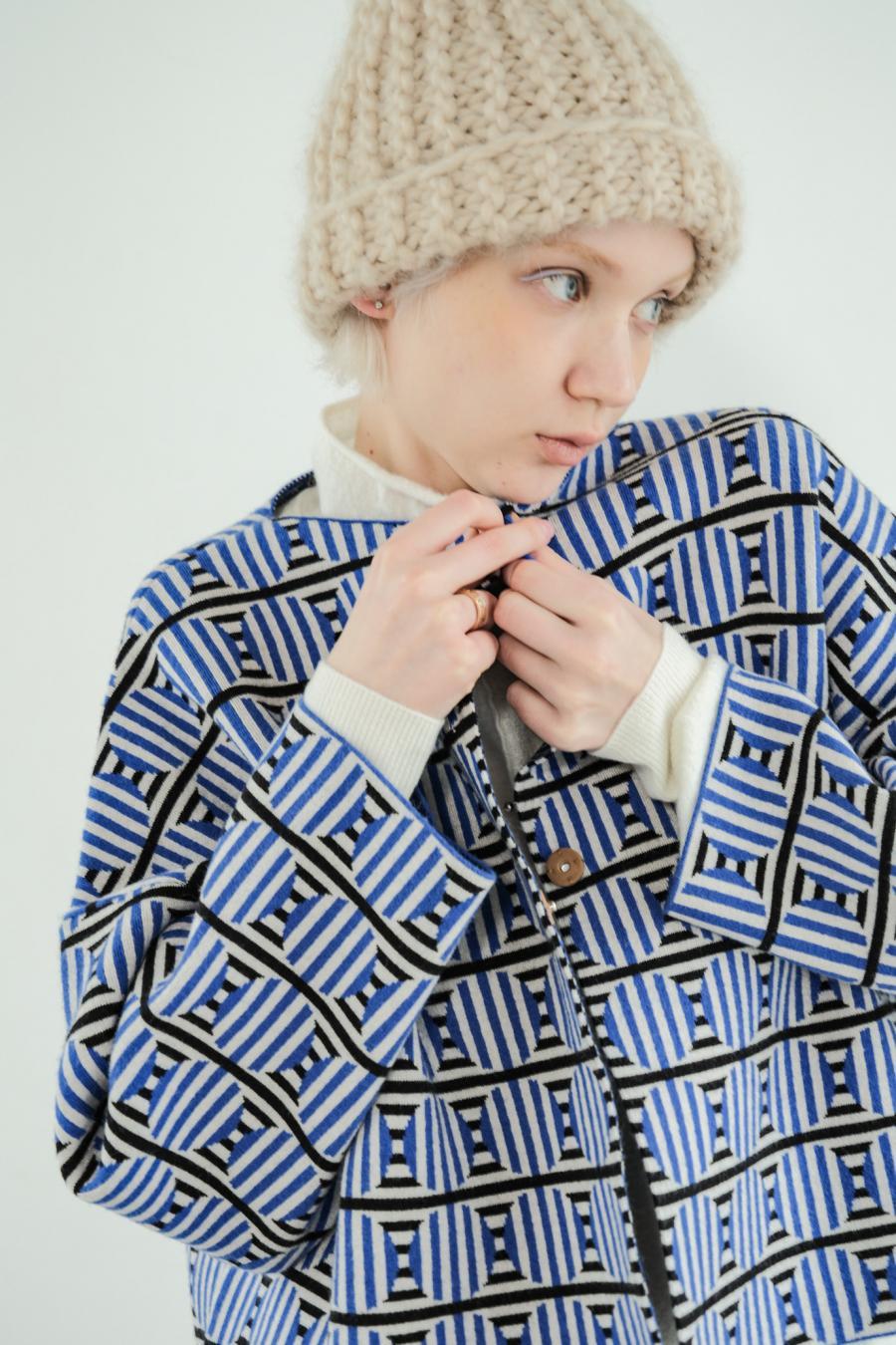 Circle Line Cropped Cardigan