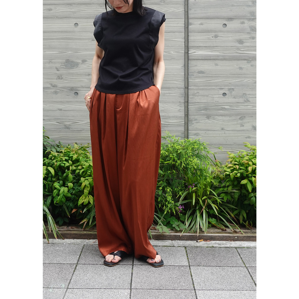 インバーテッドプリーツパンツ｜主役級なのにラクちん！上品さと着心地を両立