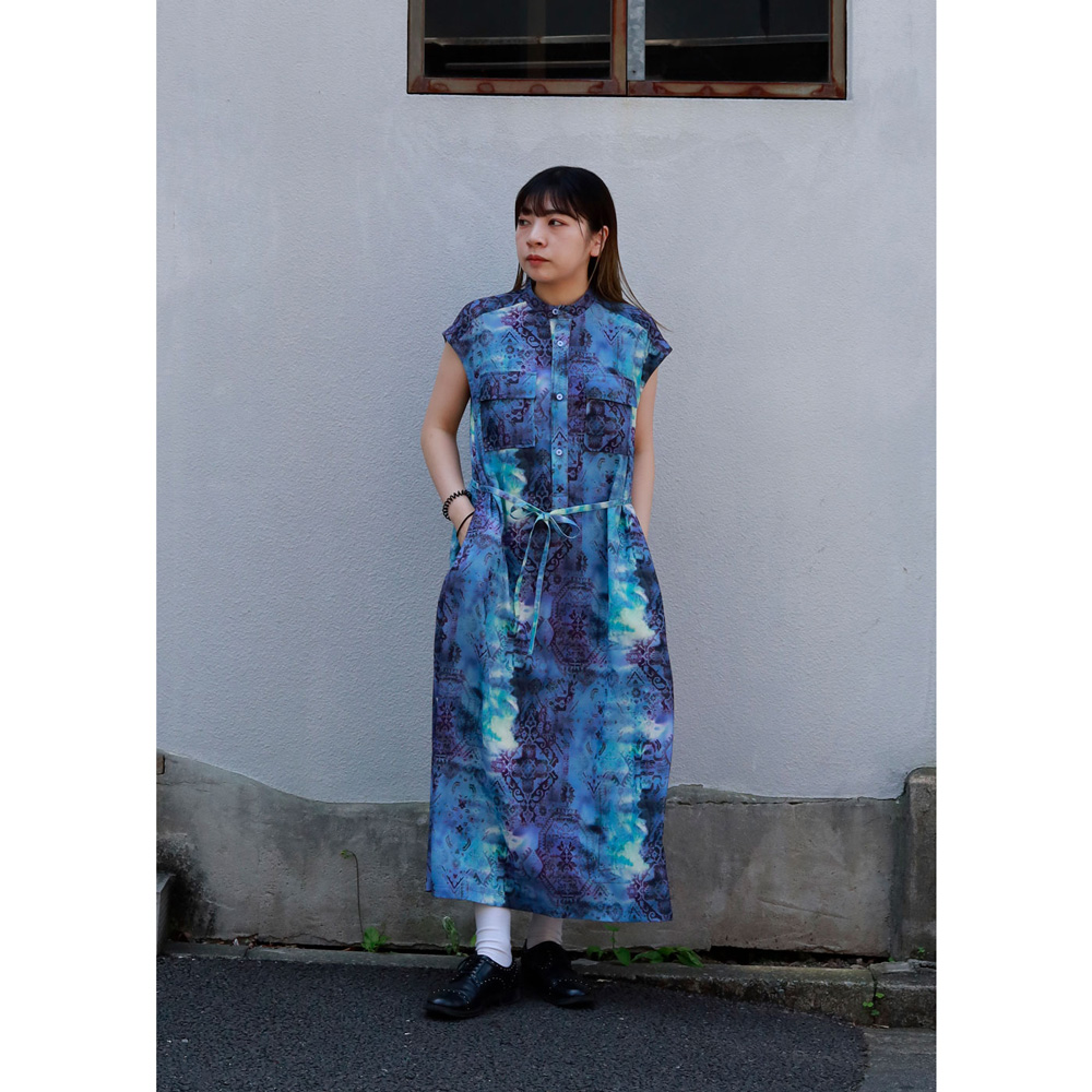 【Style 3】1枚で“きちんとおしゃれ”な「柄ワンピ」