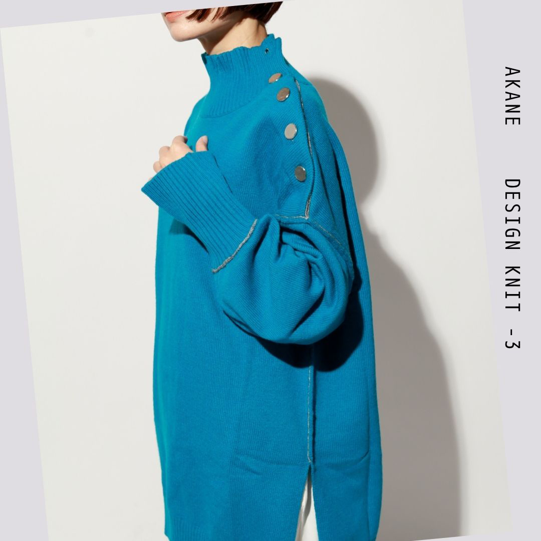 色とフォルムで遊べる万能ニット。 着るだけで決まる、大人のバイカラーニット