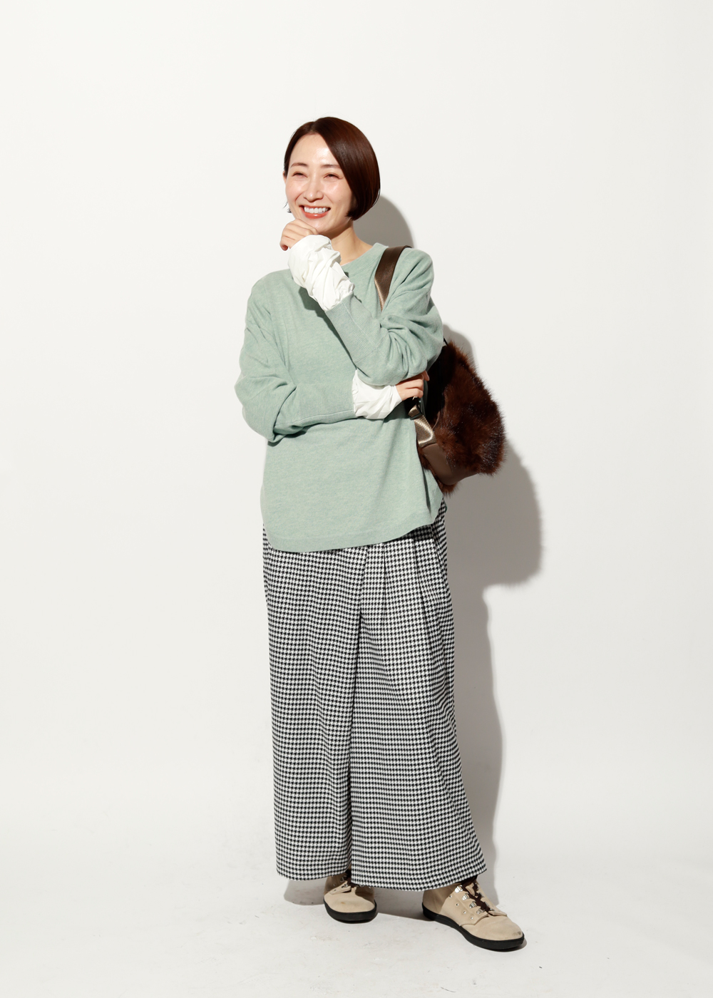 スモーキーグリーン — ほんのり青みで輪郭がシャープに