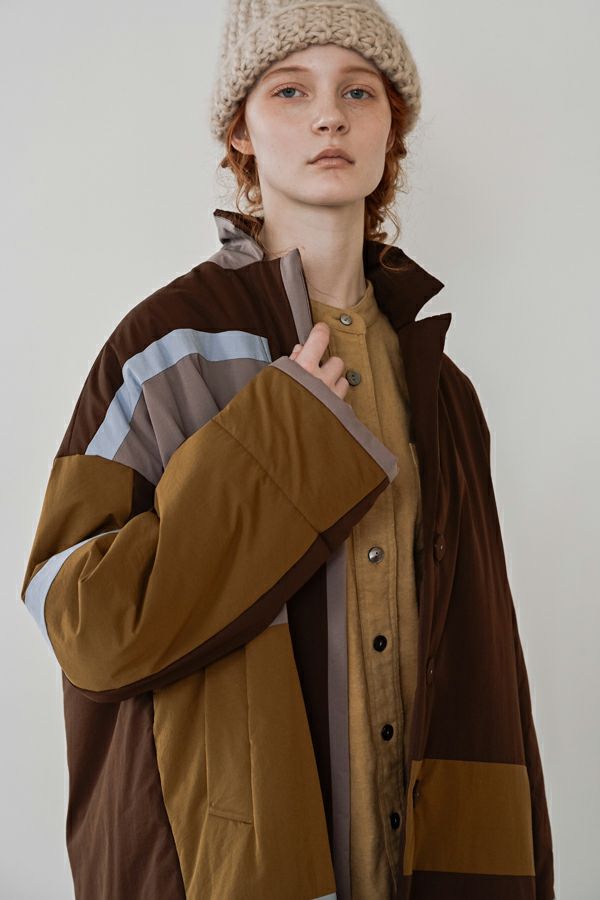 akaneの配色パッチ中綿コート