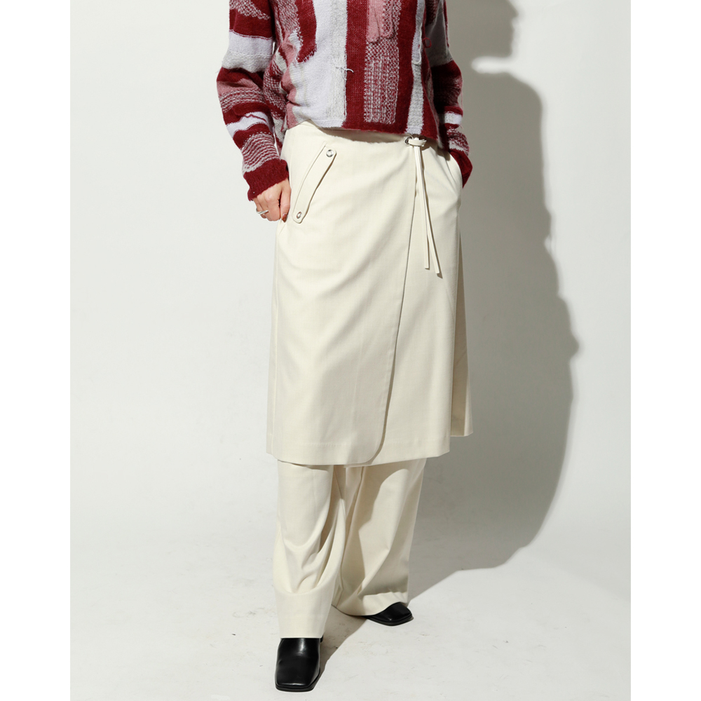 質感で魅せて、重ねて映える。ウールライクカバースカート。