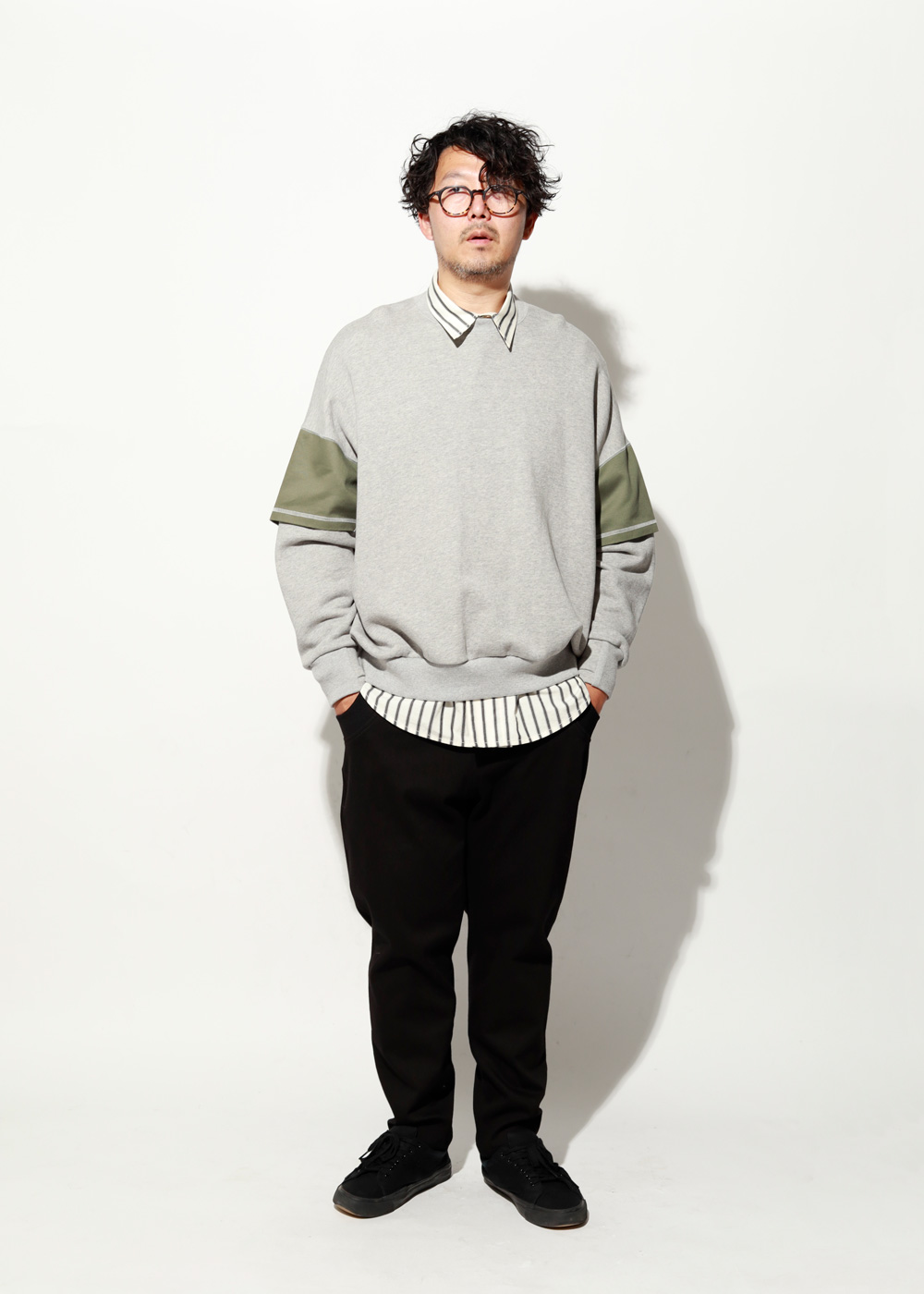 “シェア服”に最適な25AWアイテム3選_オーバーサイズのスウェット_3