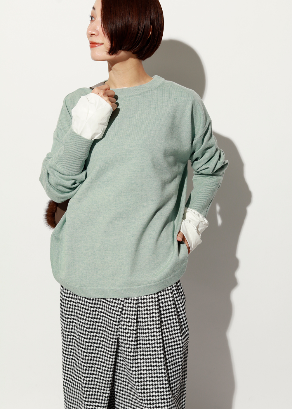 薄手カラーニット｜差し色にも主役にもなる一枚