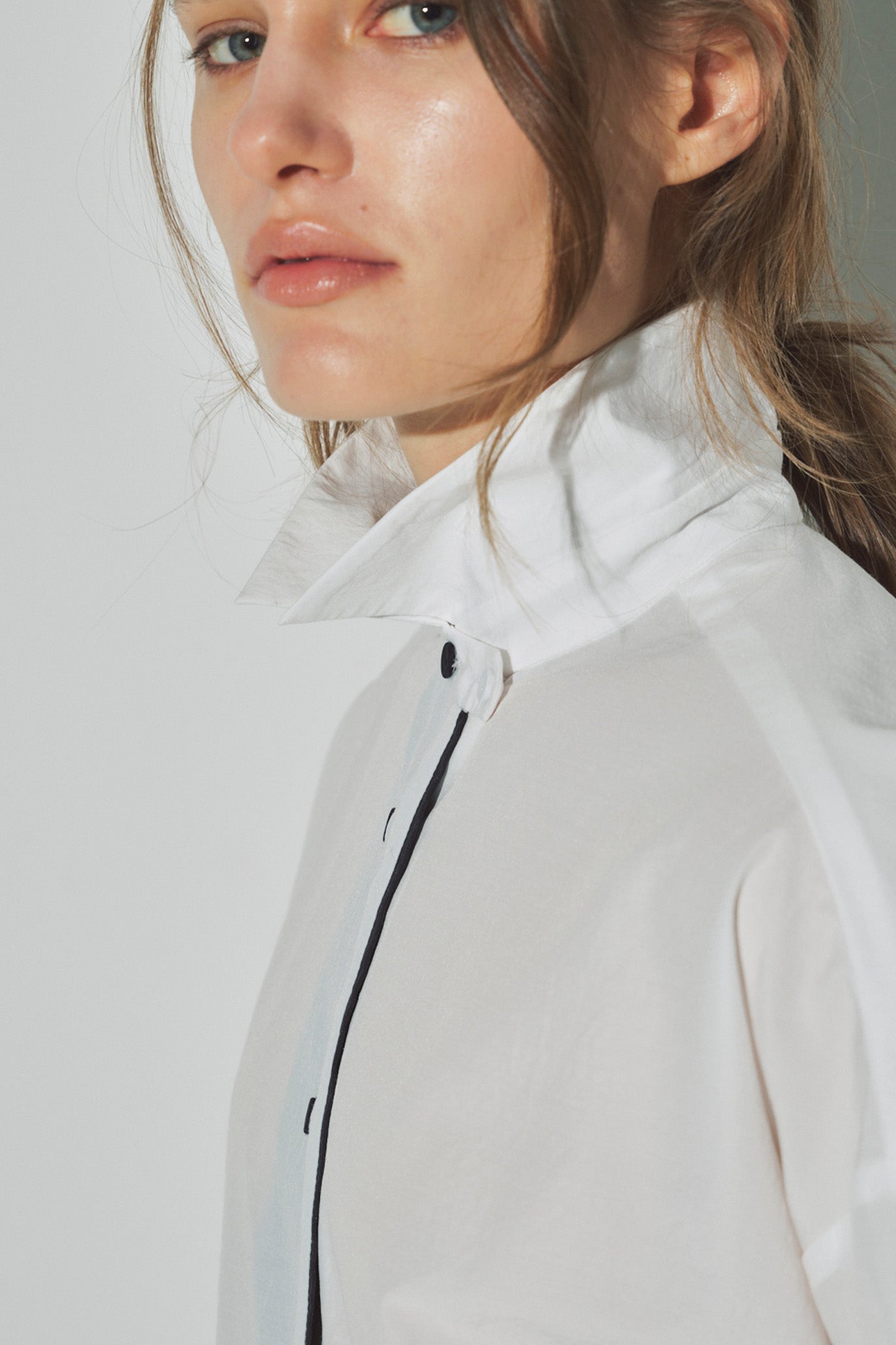 Airy Back Gather Shirt