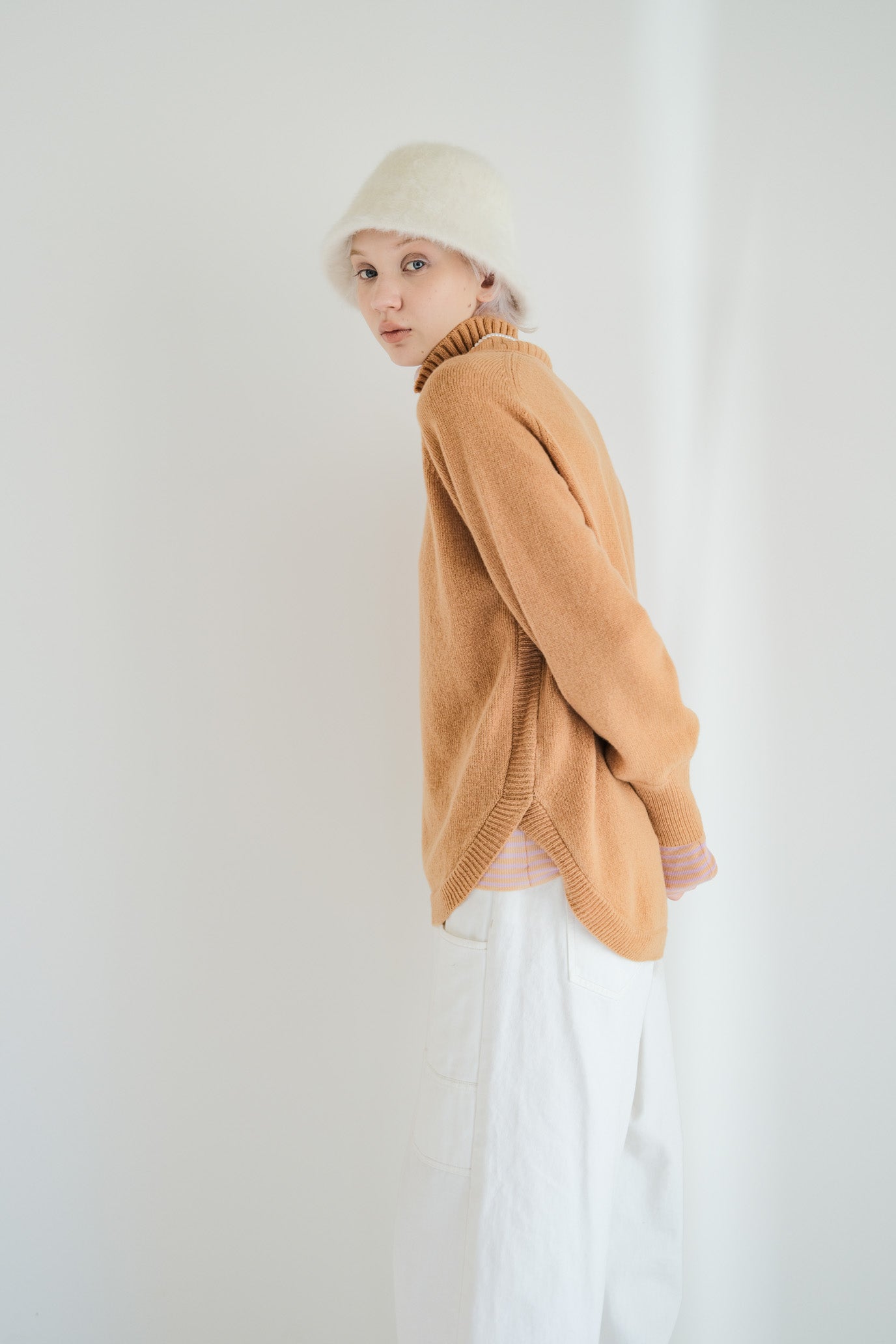 100% Wool Round Hem Pullover