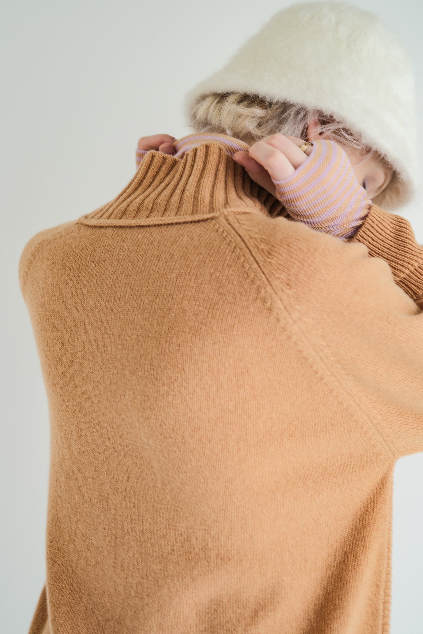 100% Wool Round Hem Pullover