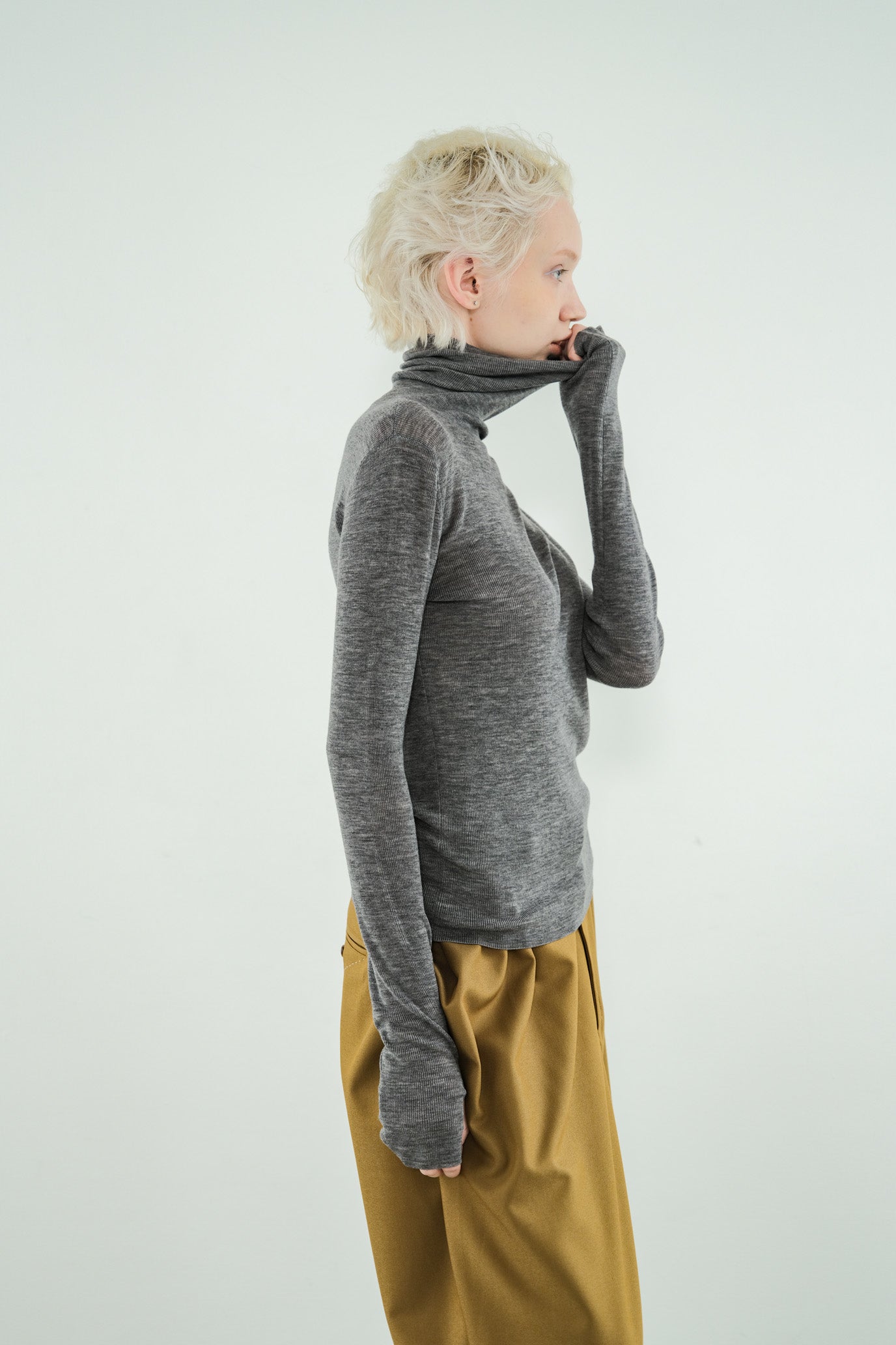 MOCOCHI Rib Turtleneck Pullover