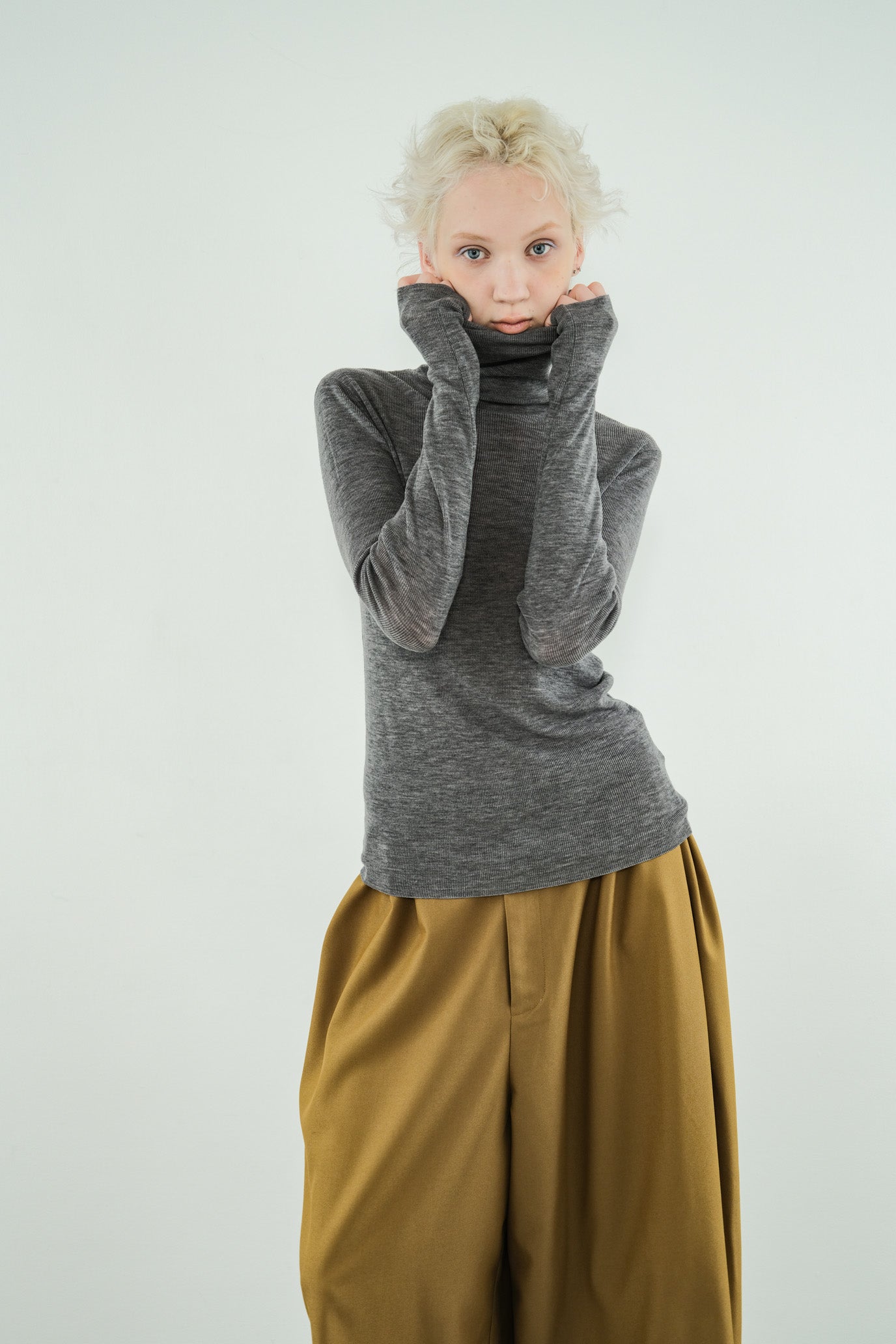 MOCOCHI Rib Turtleneck Pullover