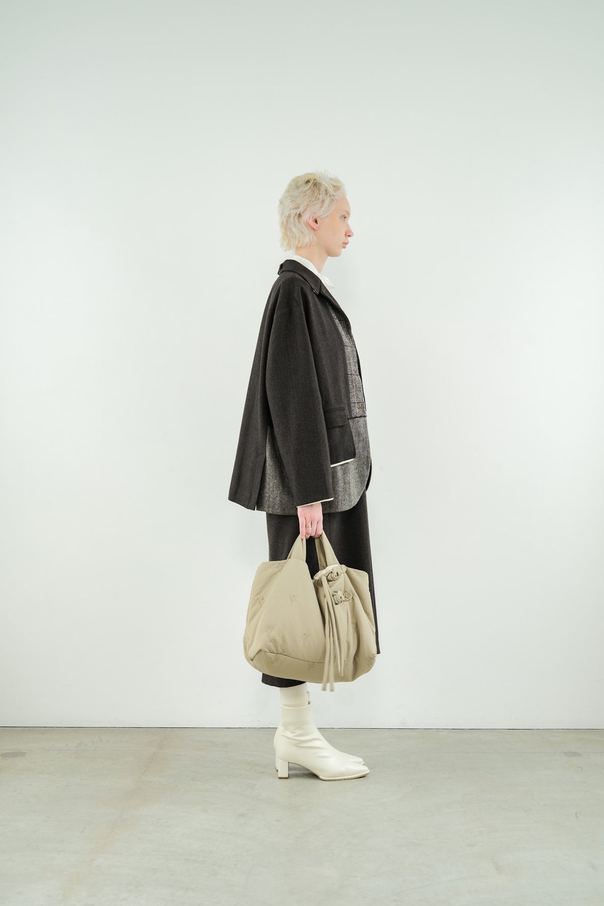 Tube Knot Embroidered Bag