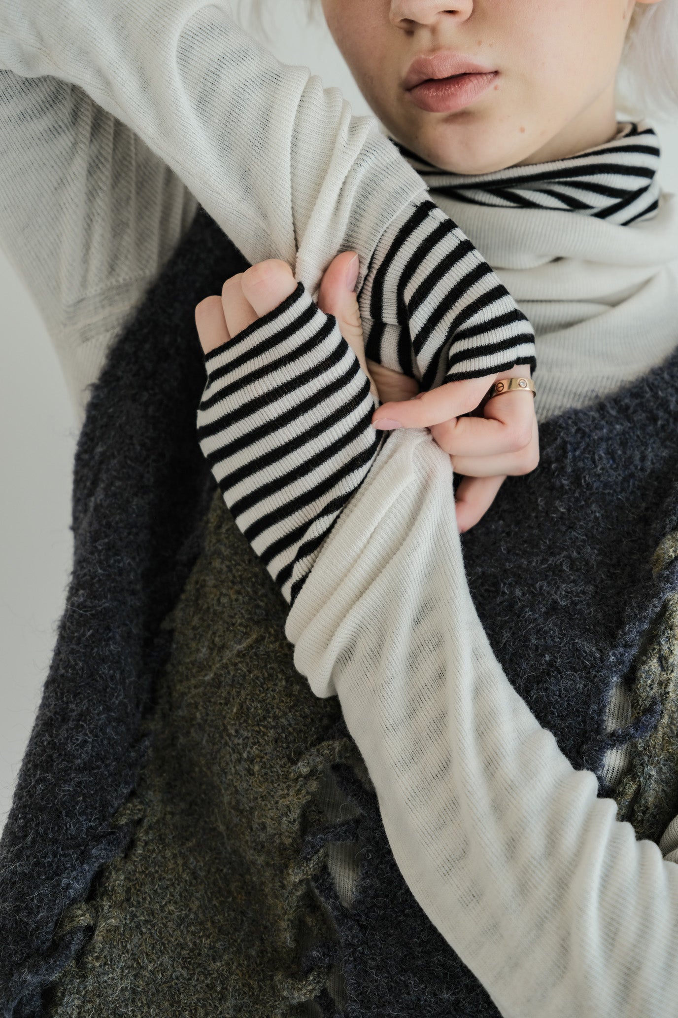 MOCOCHI Rib Turtleneck Pullover