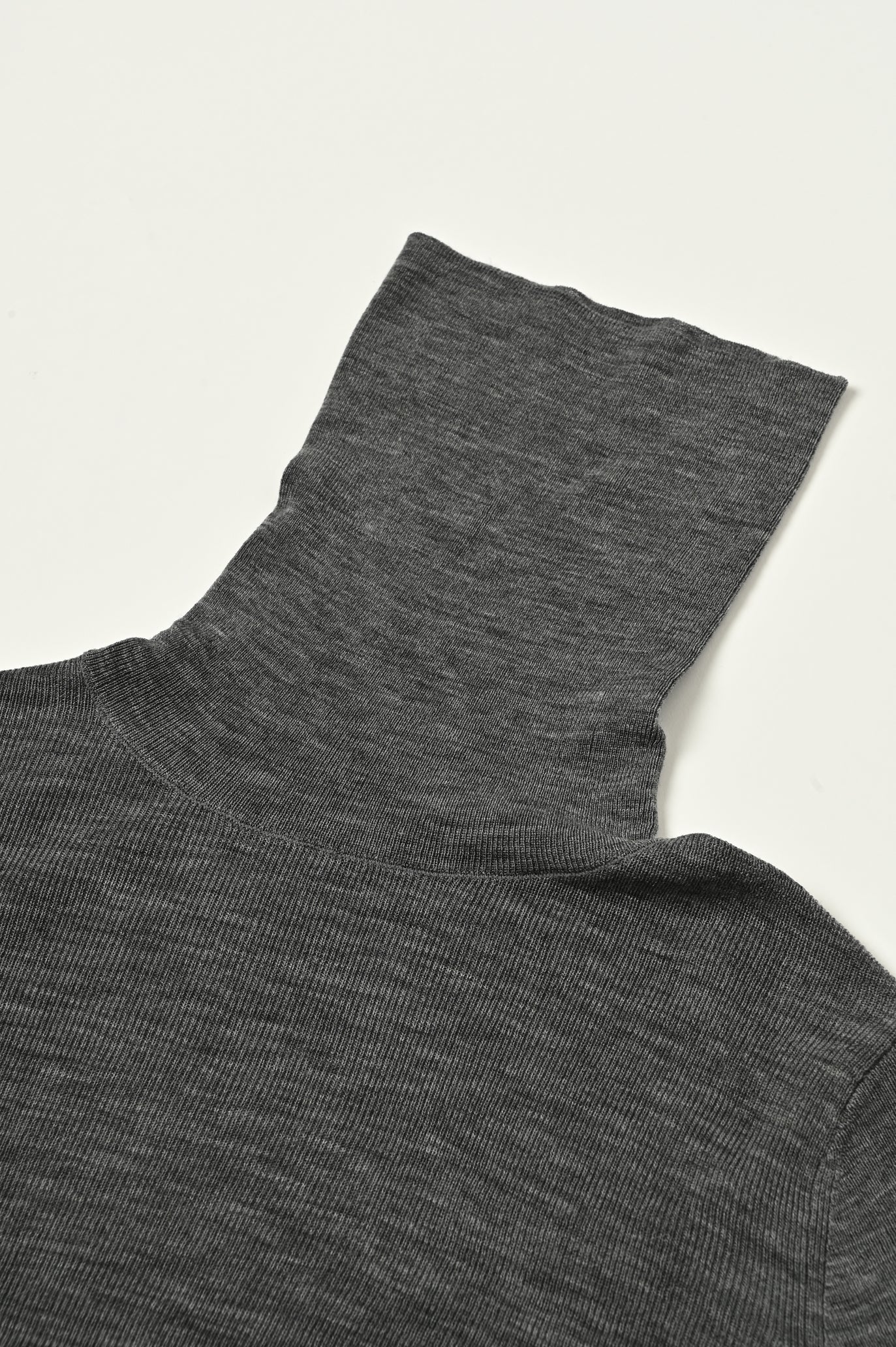 MOCOCHI Rib Turtleneck Pullover