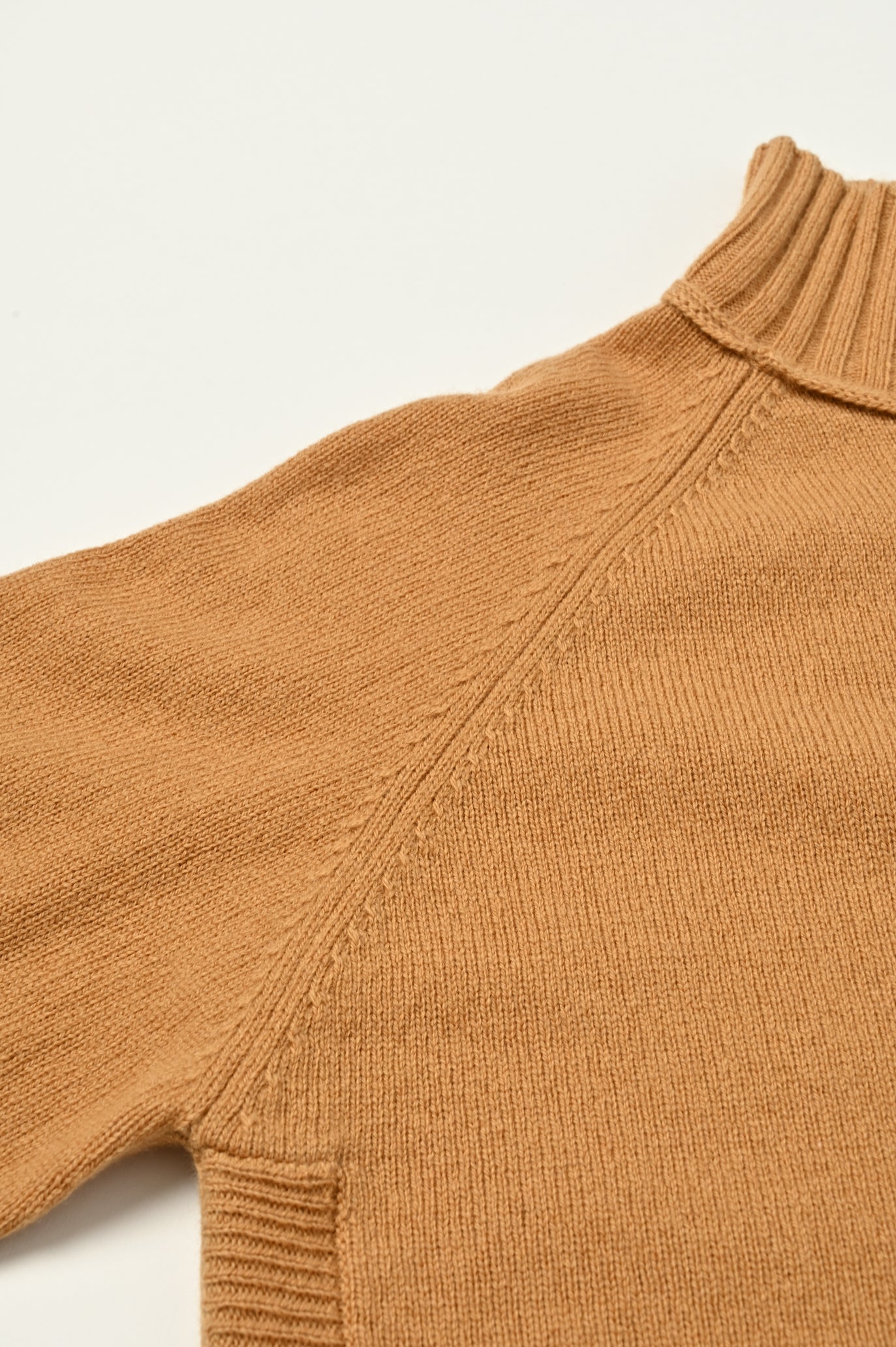 100% Wool Round Hem Pullover