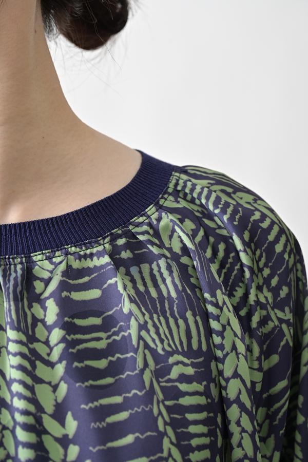 Cable Print Raglan Pullover