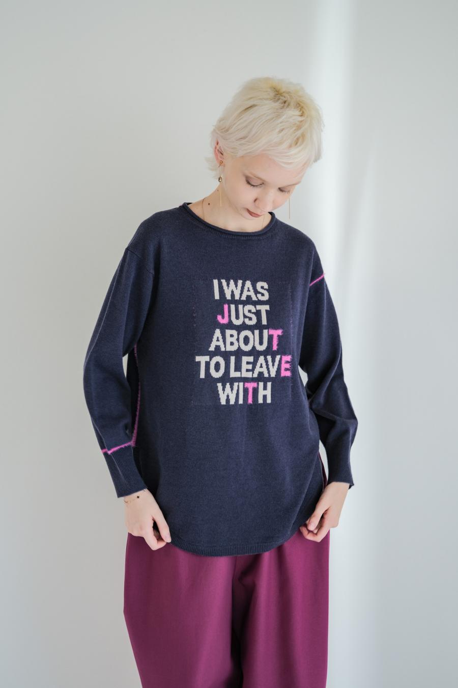 Round Slit Logo Pullover