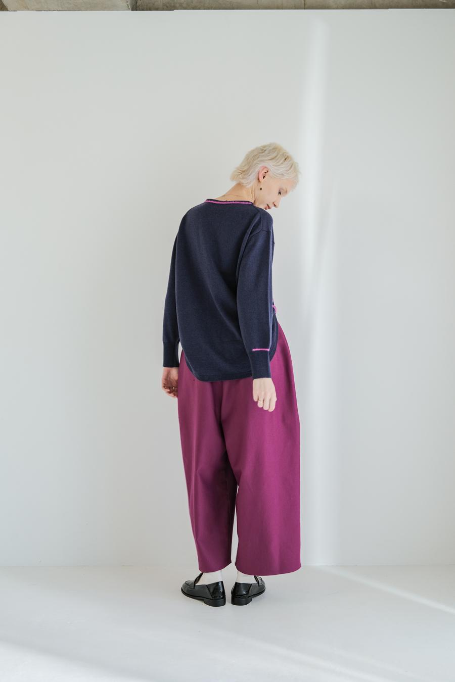 Round Slit Logo Pullover