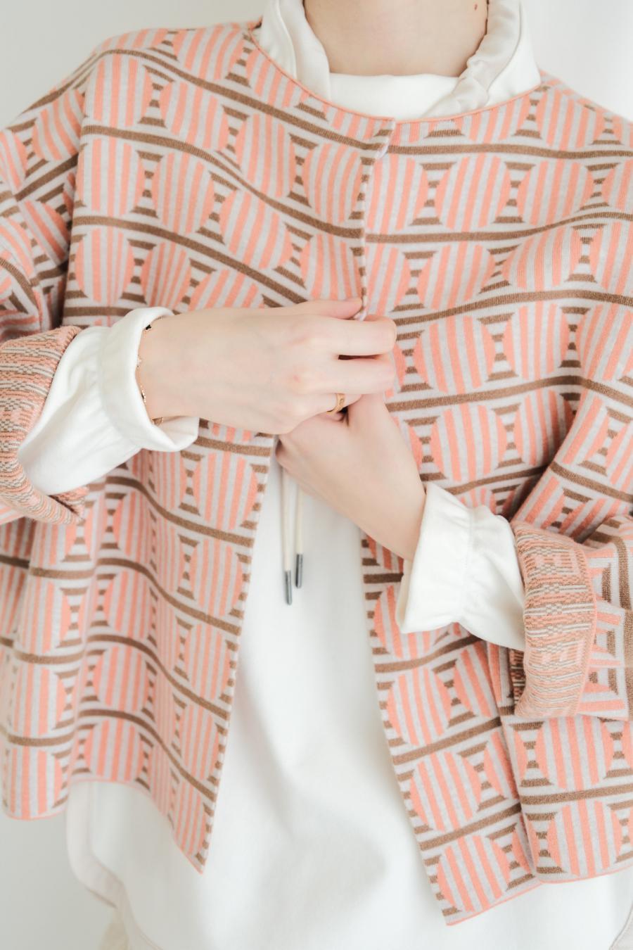 Circle Line Cropped Cardigan